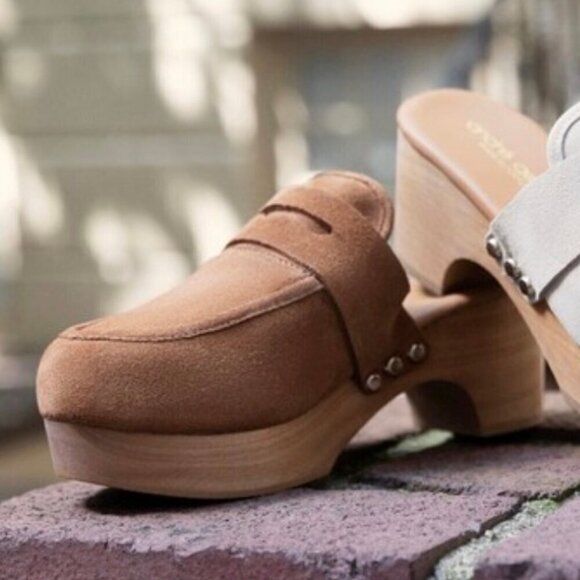 Andre Assous | Soraya Suede Clogs - Picture 6 of 6